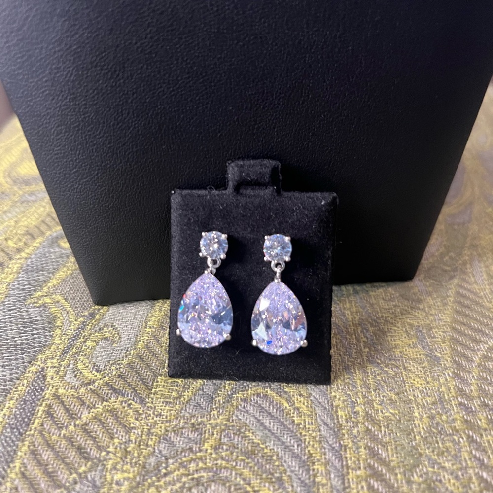 Sparkling Silver Teardrop Earrings